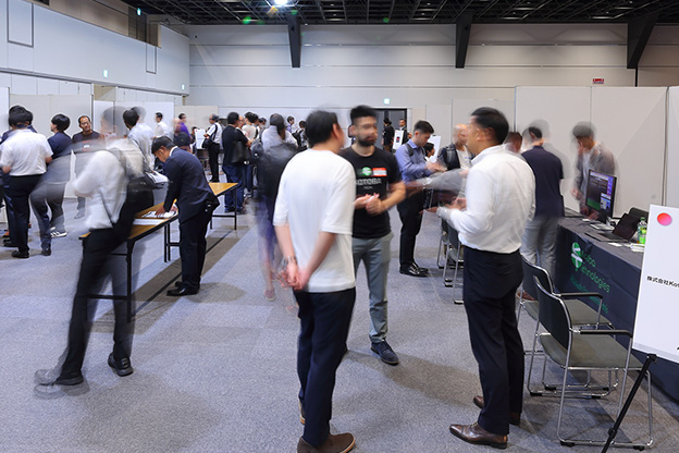 Photo of exchanging opinions during the matching time.