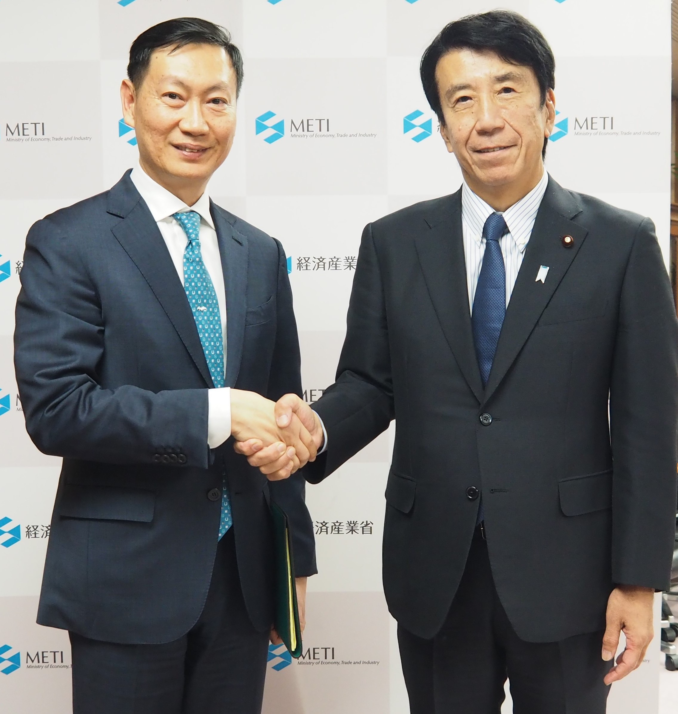 齋藤経済産業大臣がカンボジア・ケオ鉱業エネルギー大臣と会談を行い