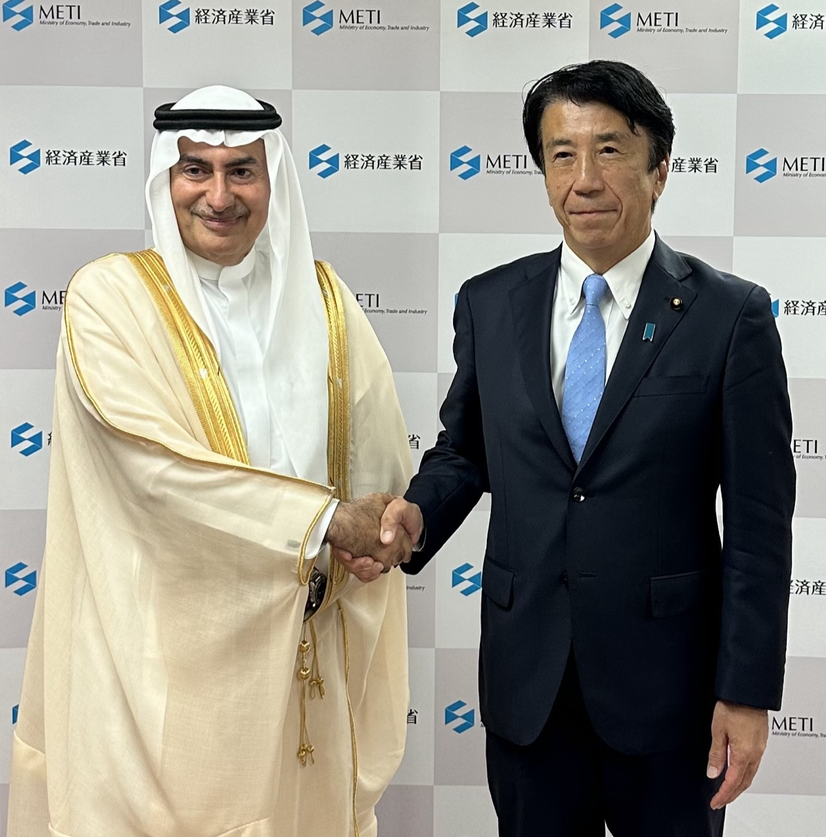 齋藤経済産業大臣がガーズィー・ビンザグル駐日サウジアラビア大使の