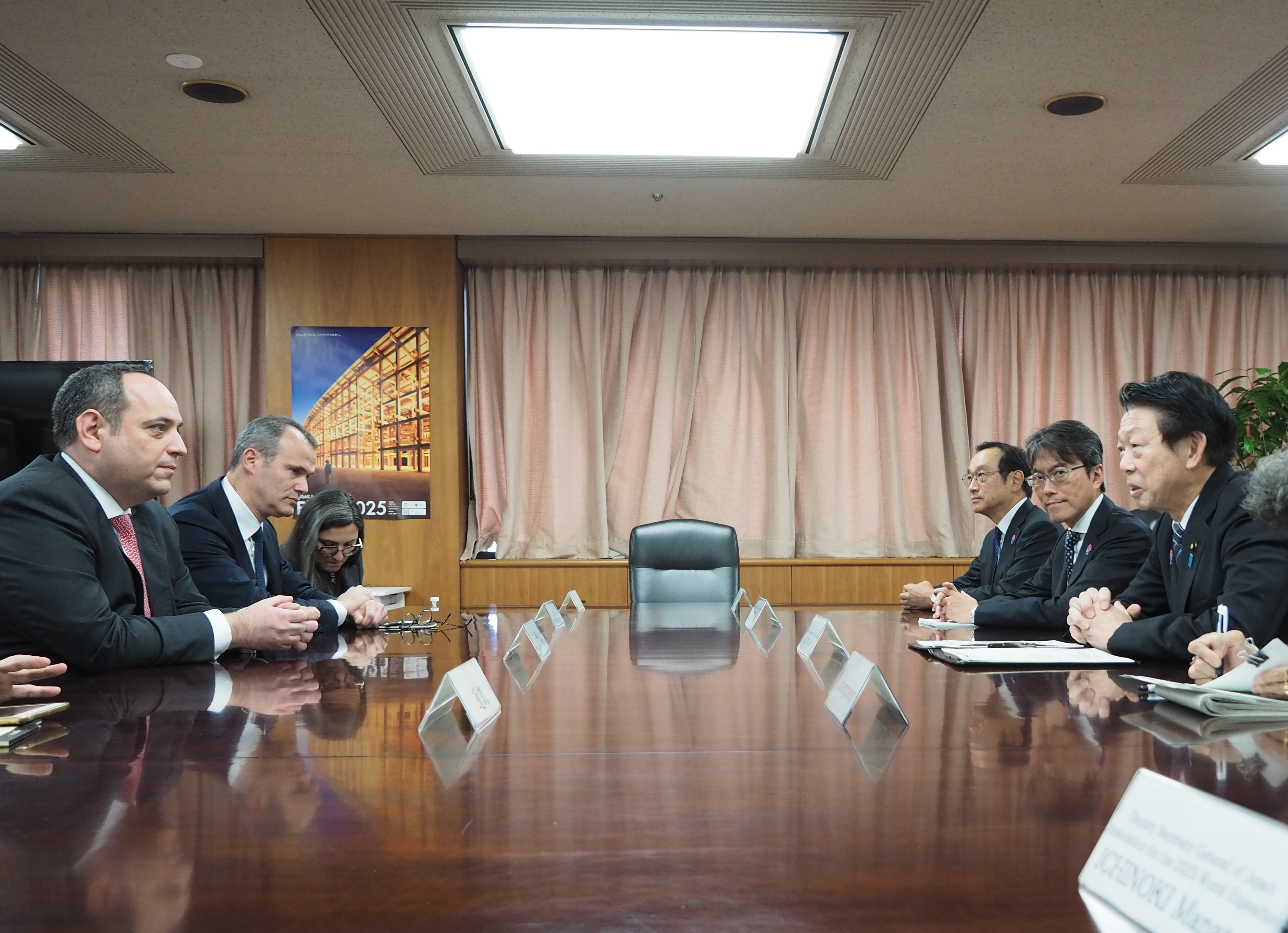 武藤経済産業大臣が博覧会国際事務局（BIE）ケルケンツェス事務局長と