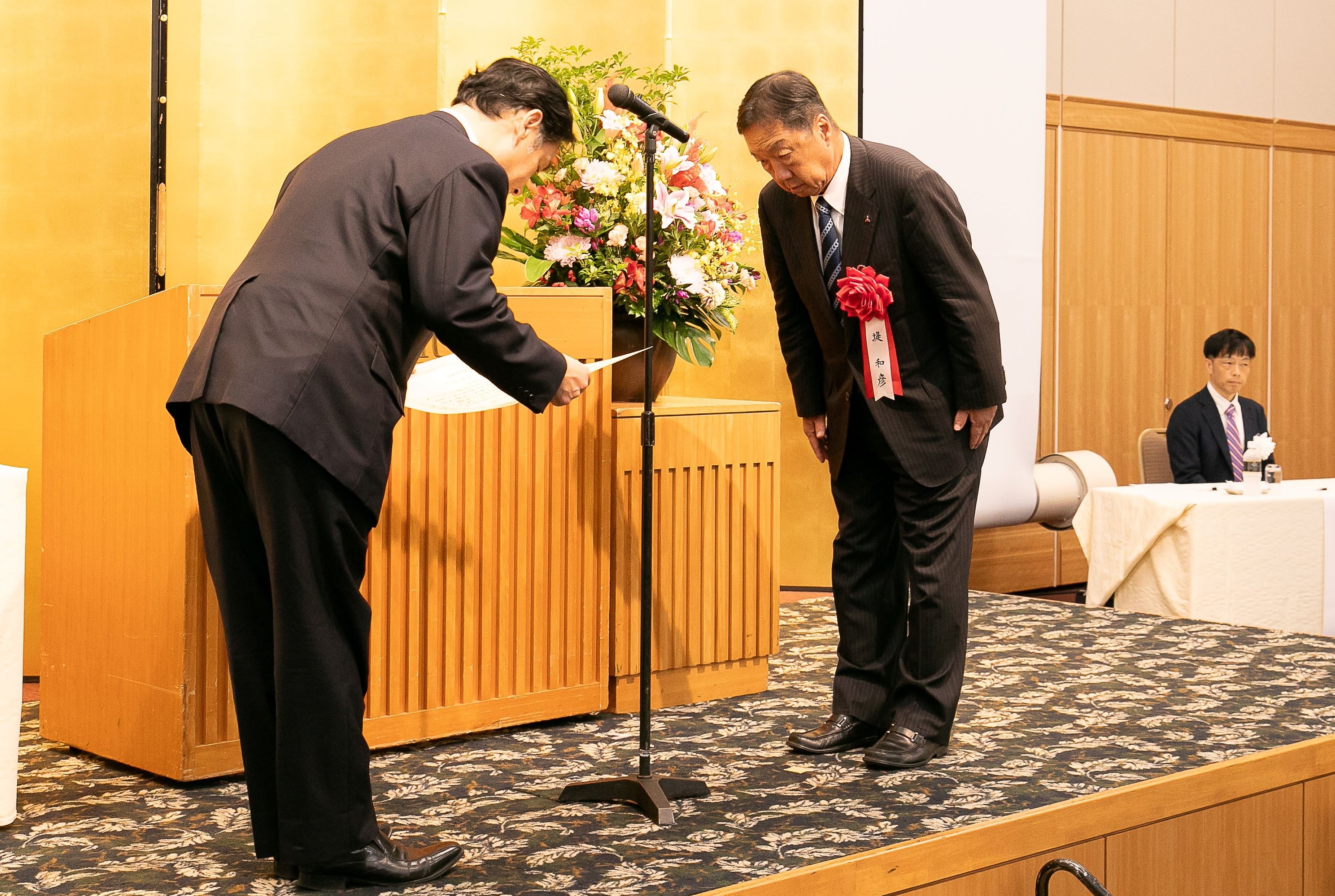 内閣総理大臣賞受賞者への表彰状の授与