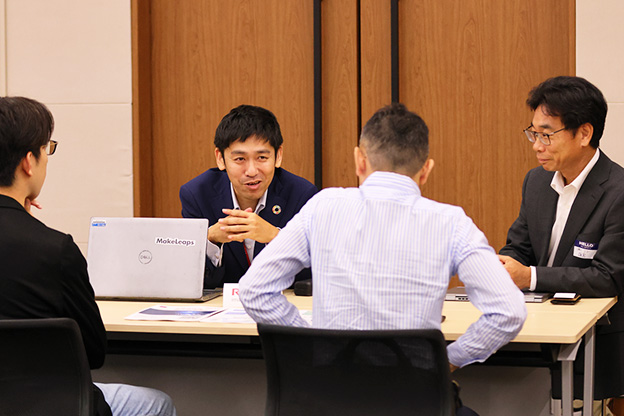 マッチングタイムで意見交換を行なっている写真