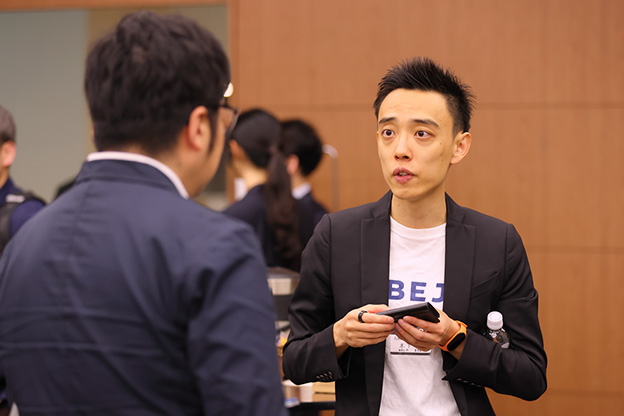 マッチングタイムで意見交換を行なっている写真