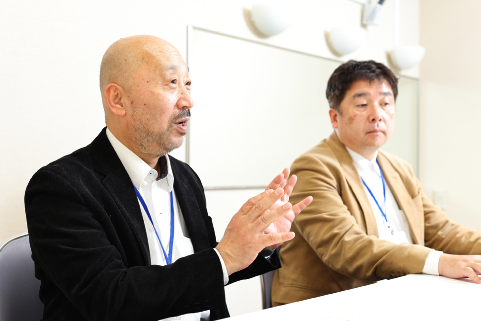 横河デジタル Chief AI Officer Enterprise AI推進室 小渕 恵一郎氏（左）、横河デジタル Enterprise AI推進室 Leading Transformation Gr長 Yokogawa AI CoEリーダー 大原 健一氏（右）