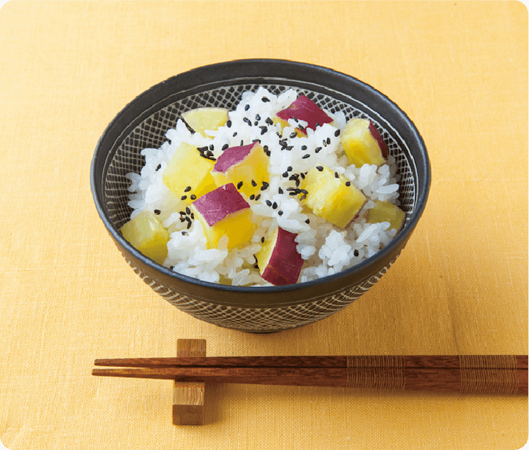 お椀に入ったサツマイモご飯