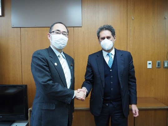 細田副大臣とラ・カメラ事務局長
