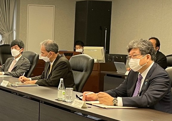 萩生田大臣の写真