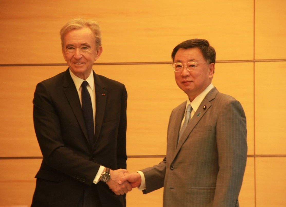 LVMH's Arnault amazed by Pinoys' obsession with Louis Vuitton