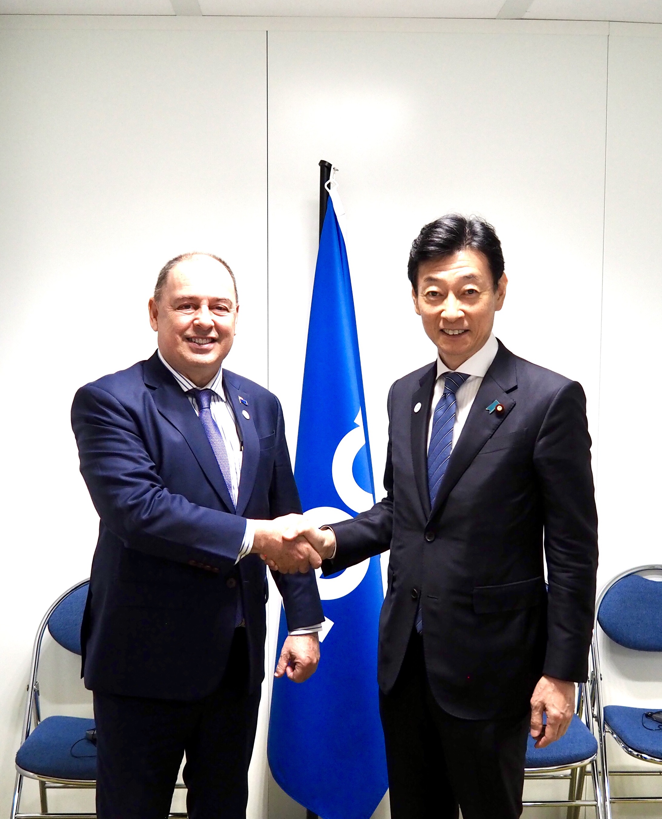 ブラウン首相と西村経済産業大臣