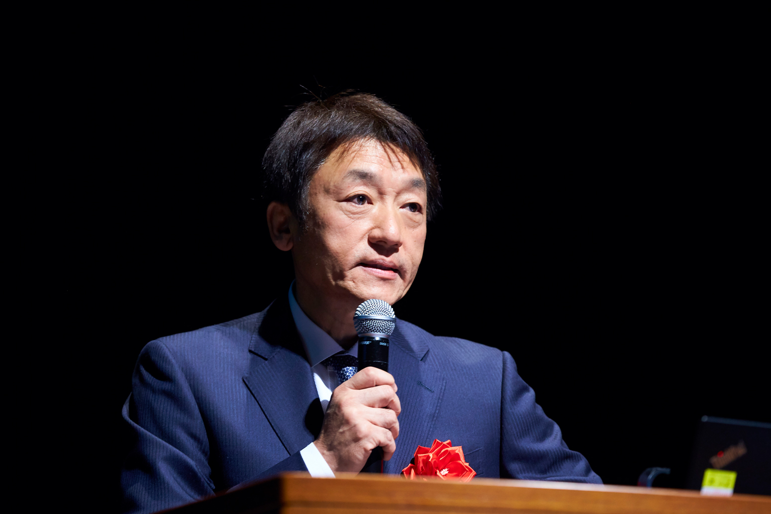 自社の製品安全の取り組みについての講演の様子 プレゼンテーションの様子