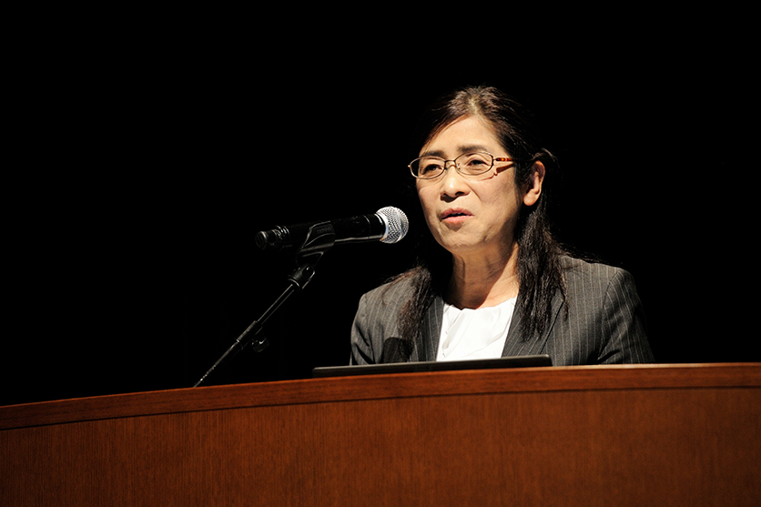 自社の製品安全の取り組みについての講演の様子 プレゼンテーションの様子