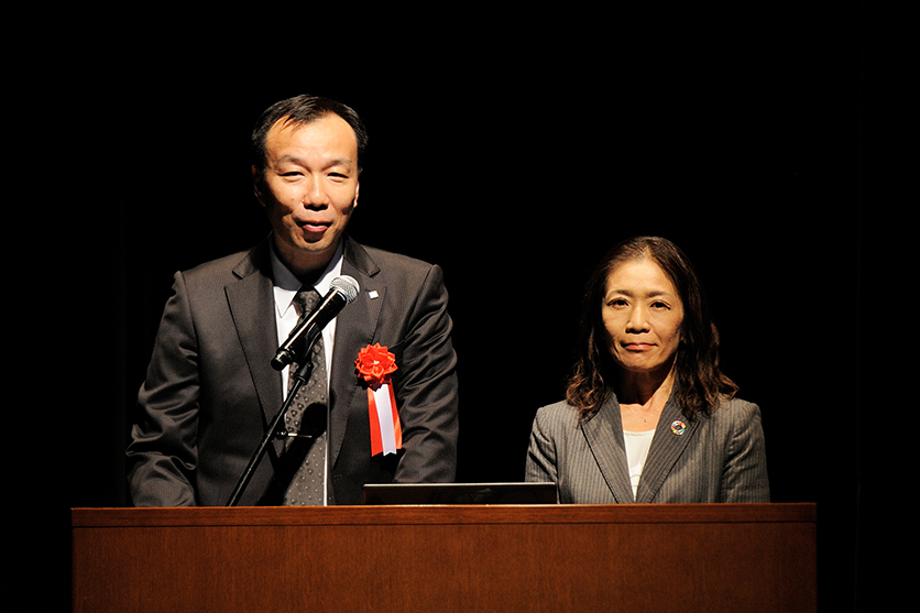 自社の製品安全の取り組みについての講演の様子 プレゼンテーションの様子