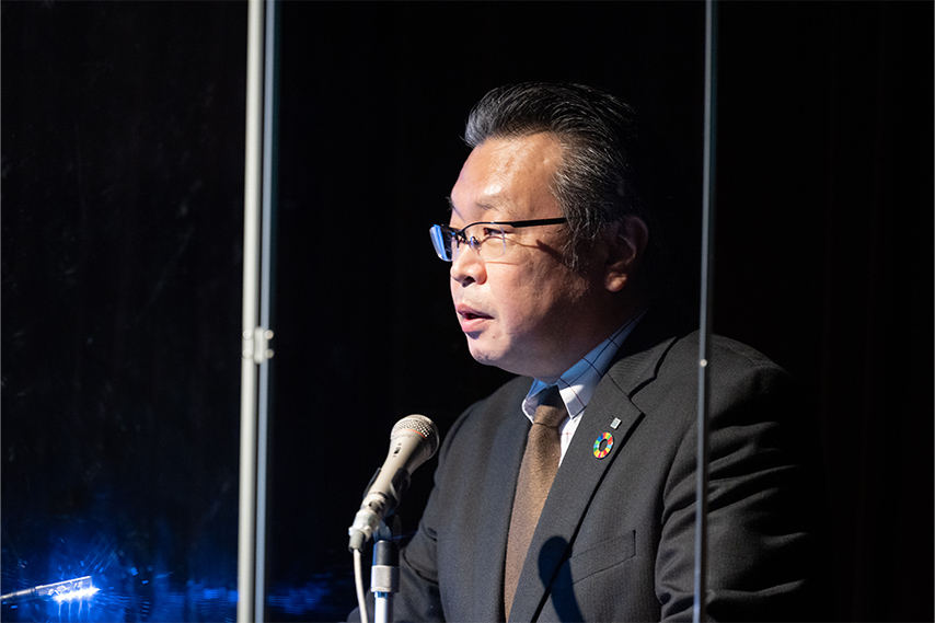 自社の製品安全の取り組みについての講演の様子 YKK AP株式会社